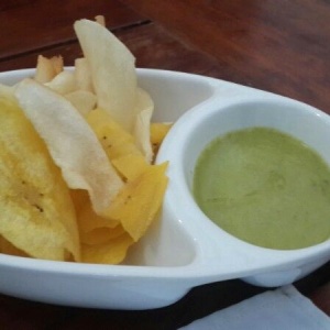 Chips con salsa de aji