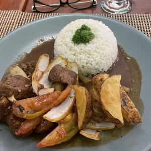 Platos Fuertes - Lomo Saltado