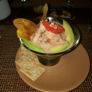 Coctel de Camarones con aguacate ligero toque picante.