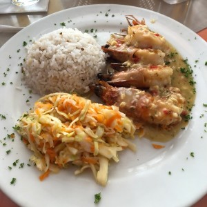 langostinos al ajillo y arroz con coco