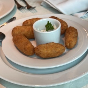 APERITIVOS CALIENTES - Croquetas de Bacalao