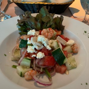 ENSALADA GRIEGA CON MARISCOS