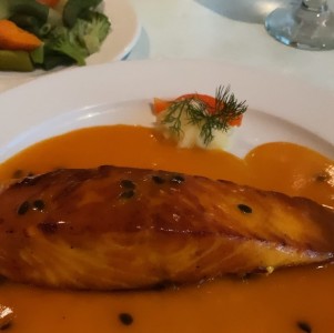 Salmon en salsa de maracuya 