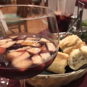 pan de la casa y sangria 