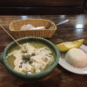 Ajiaco satafereño con aguacate y arroz. 