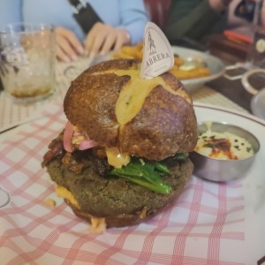 Falafel burger (vegetariana)