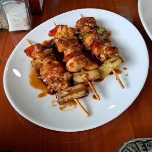 Dak kochi (Yakitori) pincho de pollo