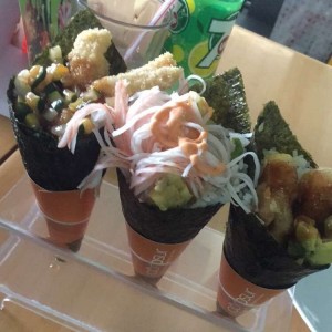calamar tempura, california y salmon tempura