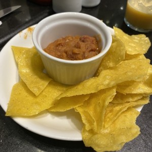 Chips con frijoles