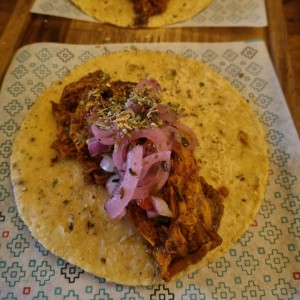 Taco cochinita pibil