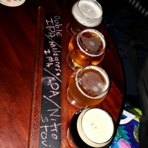 Beer Flight. Degustación de cuatro tipos diferentes de cervezas artesanales. 