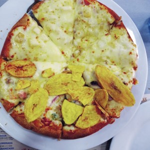 Pizza Hahwyana y colombiana.