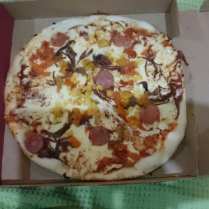 pizza " viva Colombia " muy regular 