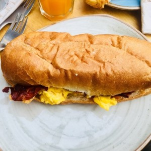 Sandwich de Huevo y Prosciutto