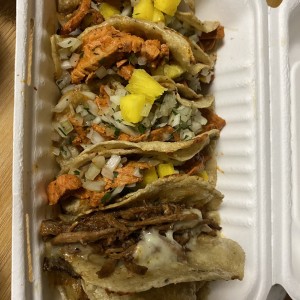 Tacos de birria y al pastor 