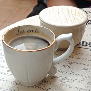 Café americano y té chai 