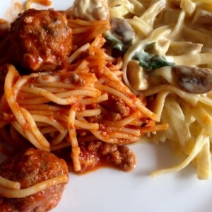 Spaguetti MeatBalls con Pasta Alfredo