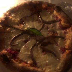 Pizza napolitana con adicion de anchoas