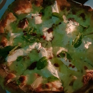 pizza de burrata y albahaca
