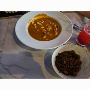 sopa de mariscos con arroz con coco