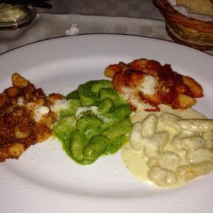 Gnocchis (Bolognesa, Pesto, Napolitana y 4 quesos)