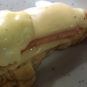 Croissant jamón-queso