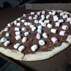pizza nutella y marshmellow