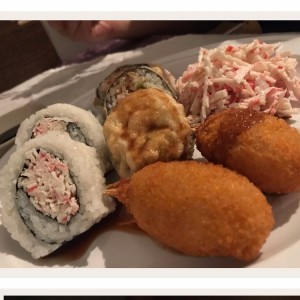 Sushi Combo de Roll Dinamita, Alaska, Ensalada Dinamita y Croquetas de Cangrejo