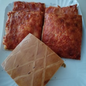 Pizzas y Empanada Gallega. 