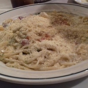 Espaguetis carbonara con napoli