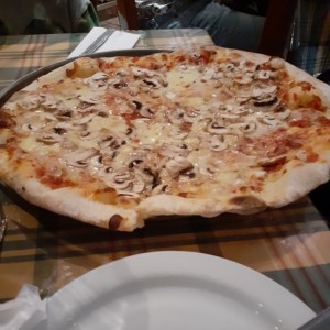 Pizza Funghi.