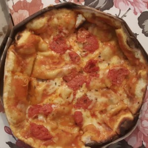 pizza con queso y pepperoni