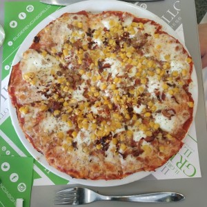 Pizza de Tocineta con Maiz