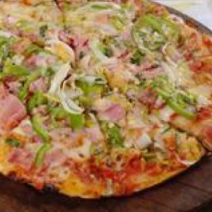 Pizza vegetariana con jamon 