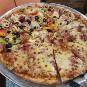 Pizza Pipoka Especial  (mitad sin vegetales)