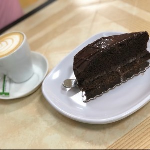 Cafe y torta de chocolate