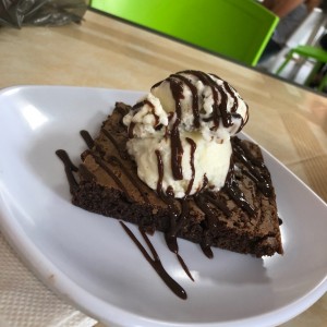 Brownie con helado