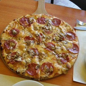 Pizza Salame (grande)