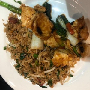 arroz y pollo con vegetales