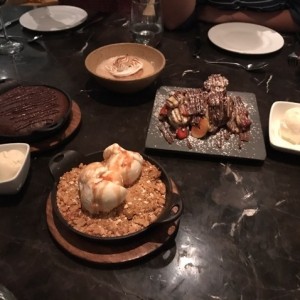 Tres Leches, Torta de Chocolate, Crumble de Manzana y Wafles de Nutella