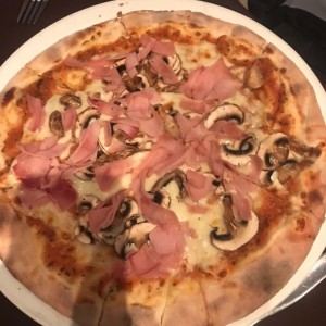 Pizza Prosciutto y Funghy