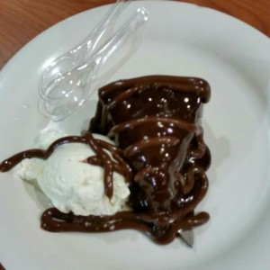 torta de chocolate con helado!
