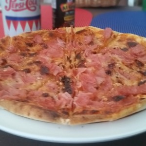 Pizza Margarita con jamon