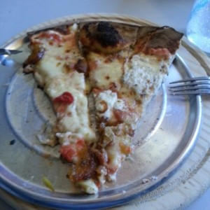 Pizza de Chistorras con Platano y Pizza de Queso de cabra con cebollas caramelizadaa