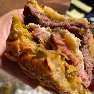 caracas street burger 9$ 98/100