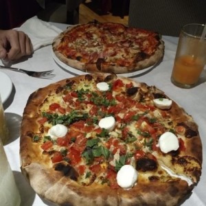 Pizza Capressa y Viziosa
