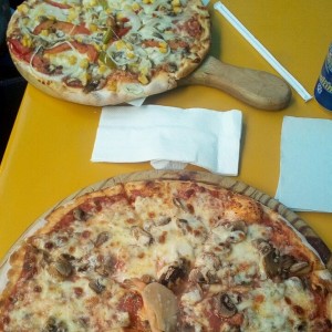 Pizza con champiñones y Pizza Vegetariana