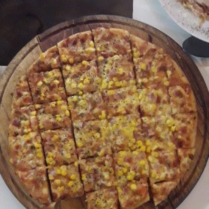 Pizza primavera en cuadros
