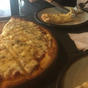 Pizza cuatro quesos 