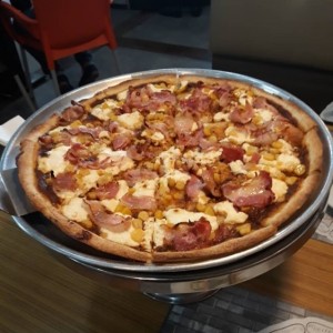 pizza de queso crema y bacon
